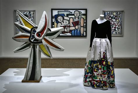 Yves Saint Laurent expone sus creaciones inspiradas en obras 